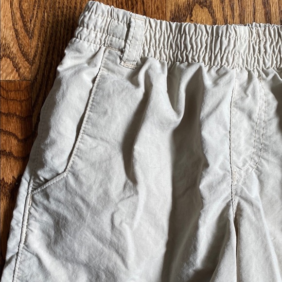 Tan Columbia PFG Omni-shade boys shorts size small (6). Ships quickly - Picture 5 of 11